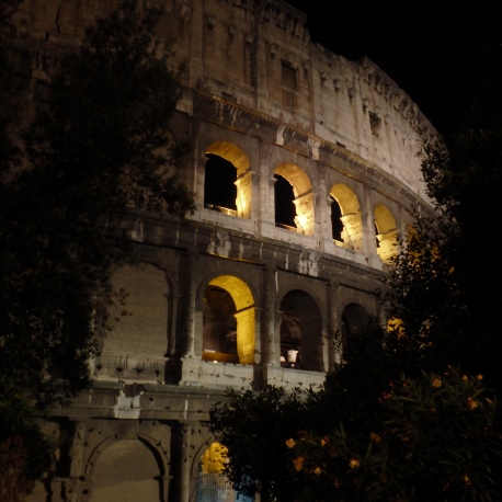 Le Colisée, tout aussi spectaculaire de nuit que de jour